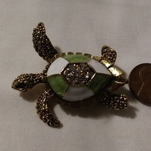 💞Gorgeous turtle brooch